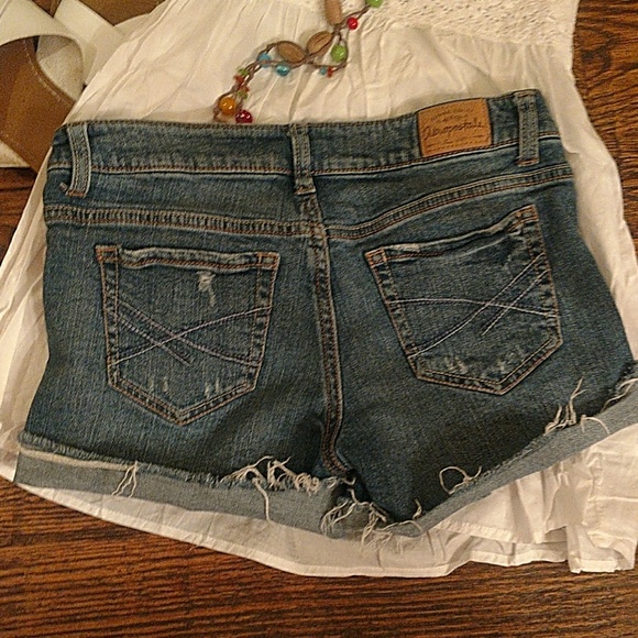 Aeropostale DISTRESSED jean shorts size 2 - Picture 2 of 3